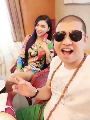 快手最新收入排行榜:二驴、散打、张二嫂、祁