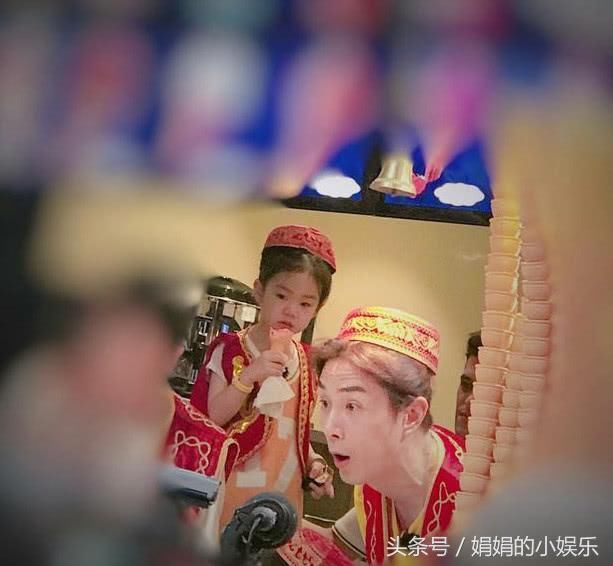 戚薇女儿长相太神奇,李承铉看了都心软,这动作