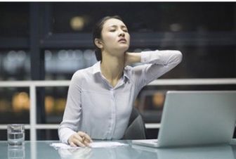 颈椎20岁开始退变,1个穴位轻松搞定颈椎病,保