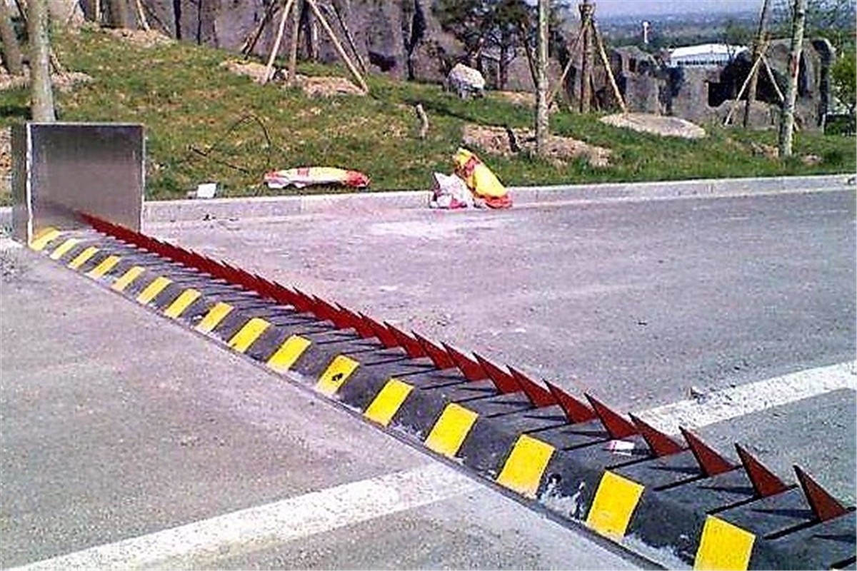 中国特色的汽车减速带 总有一款能让你泪流满面!