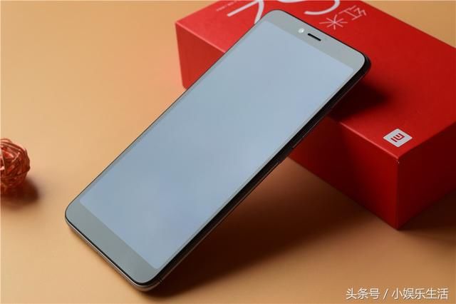 雷军出招:全面屏+骁龙+前置1600万+AI双摄+三