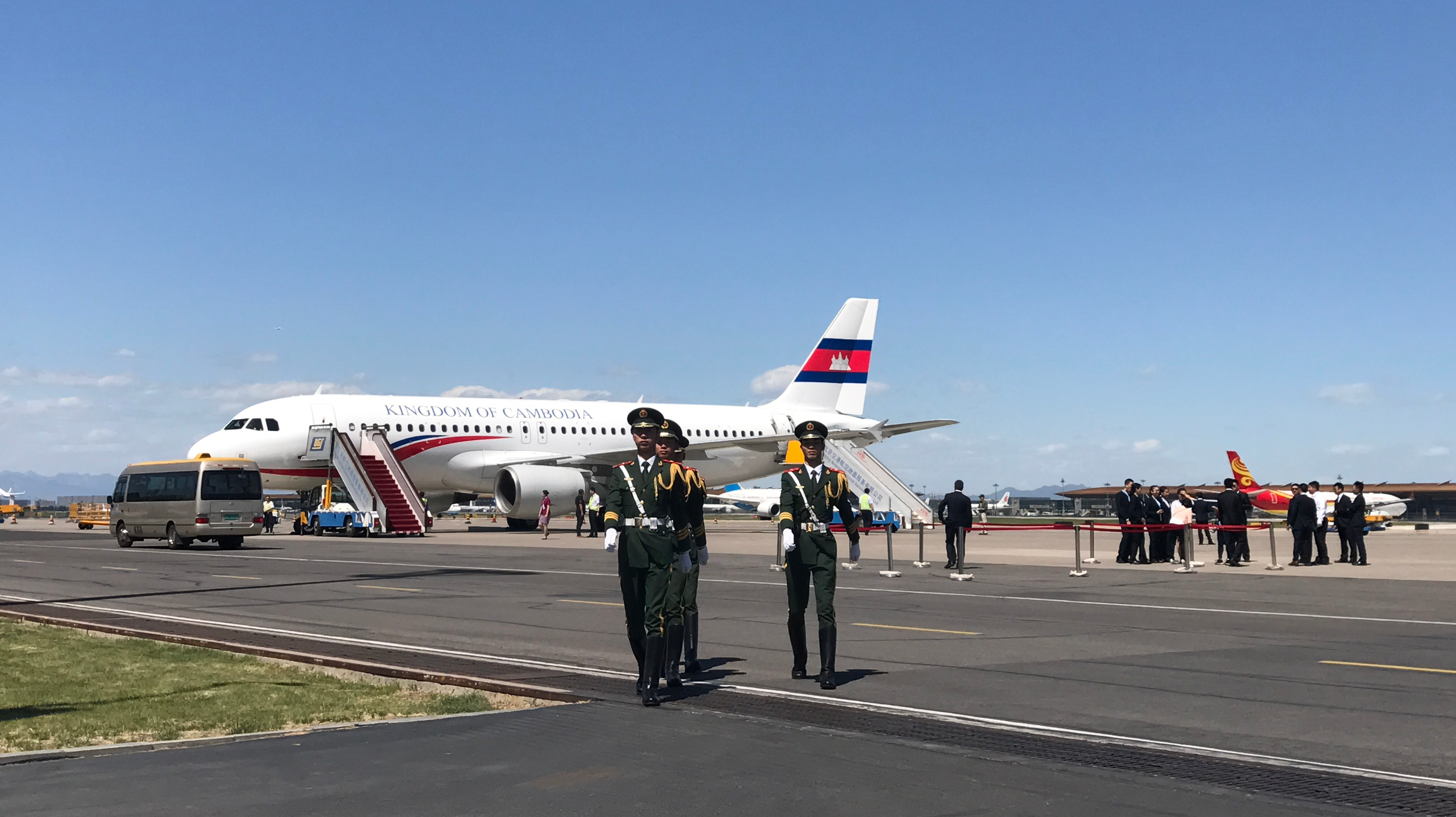 商量好的?老挝和柬埔寨两国专机同时抵达北京 商量好的?老挝和柬埔寨两国专机同时抵达北京