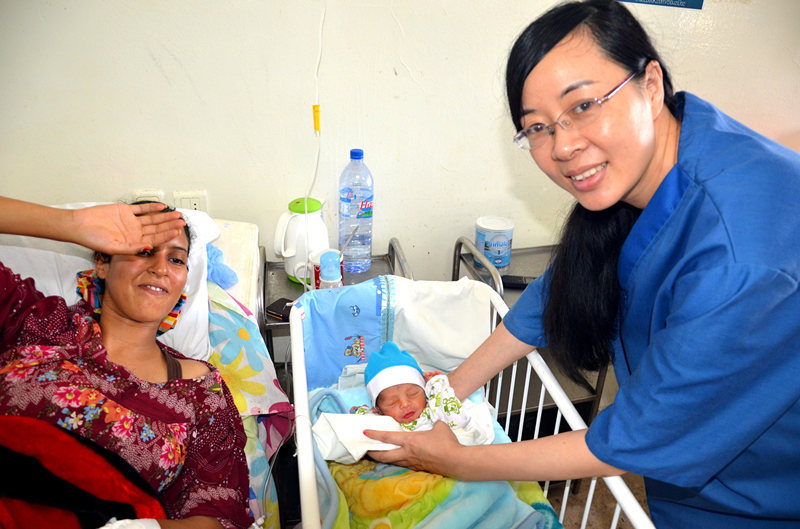 “援非天使”郭璐萍:用大爱书写中国形象 “援非天使”郭璐萍:用大爱书写中国形象