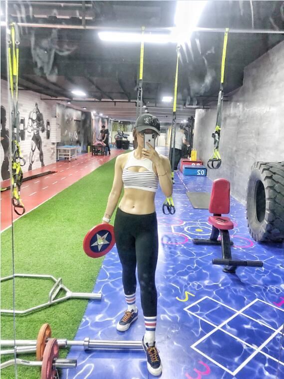 健身详解| 女生有腹肌有多美,收藏这套虐腹大法