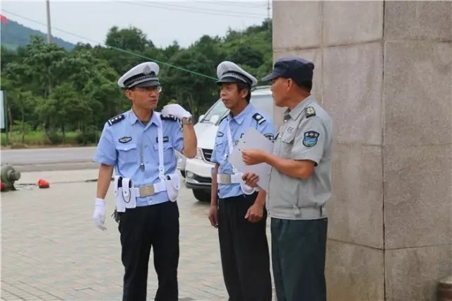 圆梦六月 --西山学校迎来2017年中考考点工作