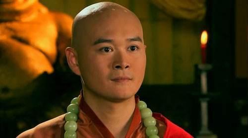 其实除了武则天中国古代还有很多有权有势的女性在寂寞深宫中不安分，有众多男宠和情人呢，但是似乎他们之中也有不少和尚。和尚在我们普通人看来，应当是清心寡欲，寺院修行，没想到却还有做起男宠这种工作的。

　　武则天第一个情人就是和尚，原先只是卖膏药的小贩，后来削发成为白马寺的住持。这位薛怀义实际上并不是个真正的和尚，他原先是公主的男宠，后来被推荐给武则天。
