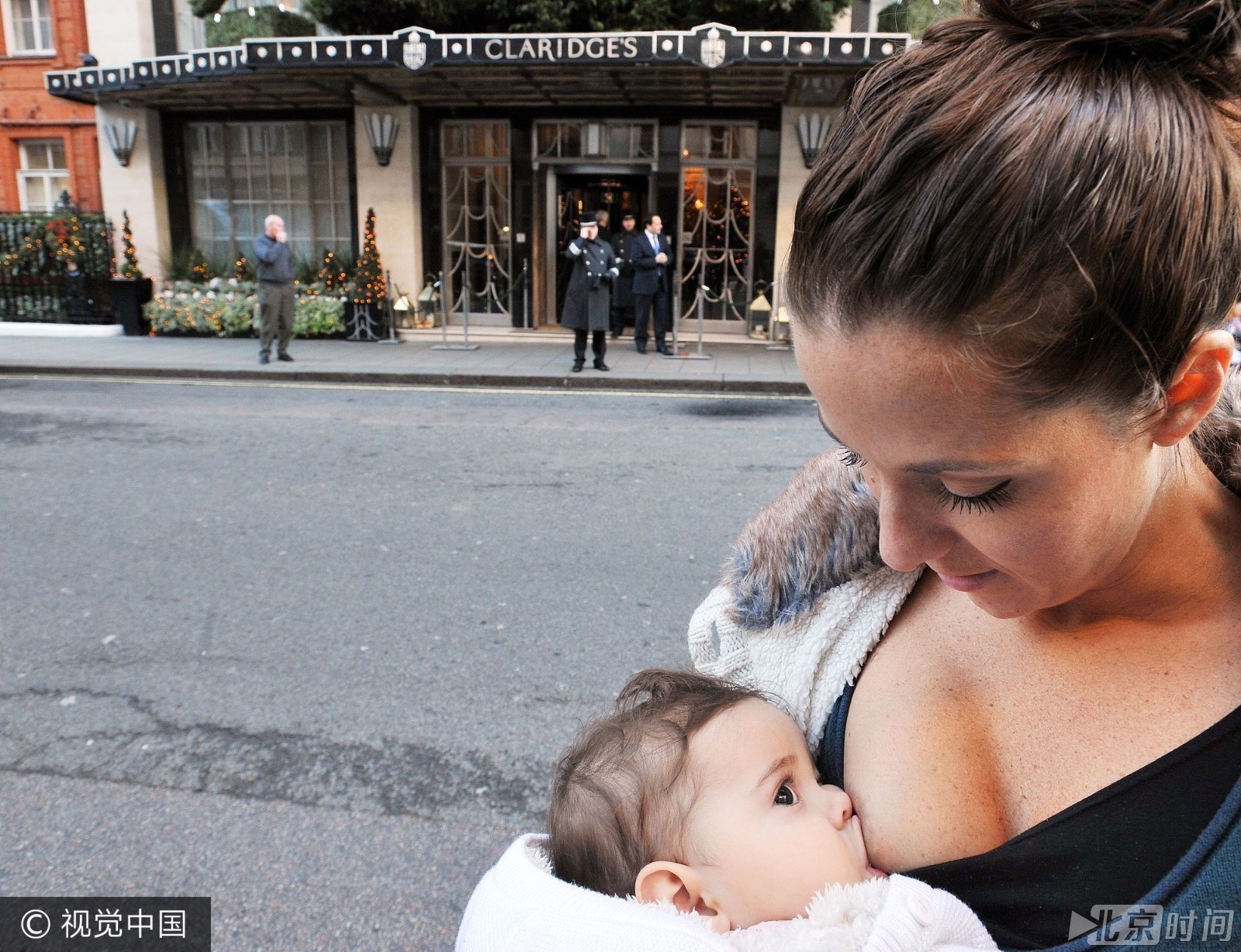 世界母乳喂养周!各国妈妈带宝贝呼吁爱营造爱 世界母乳喂养周!各国妈妈带宝贝呼吁爱营造爱