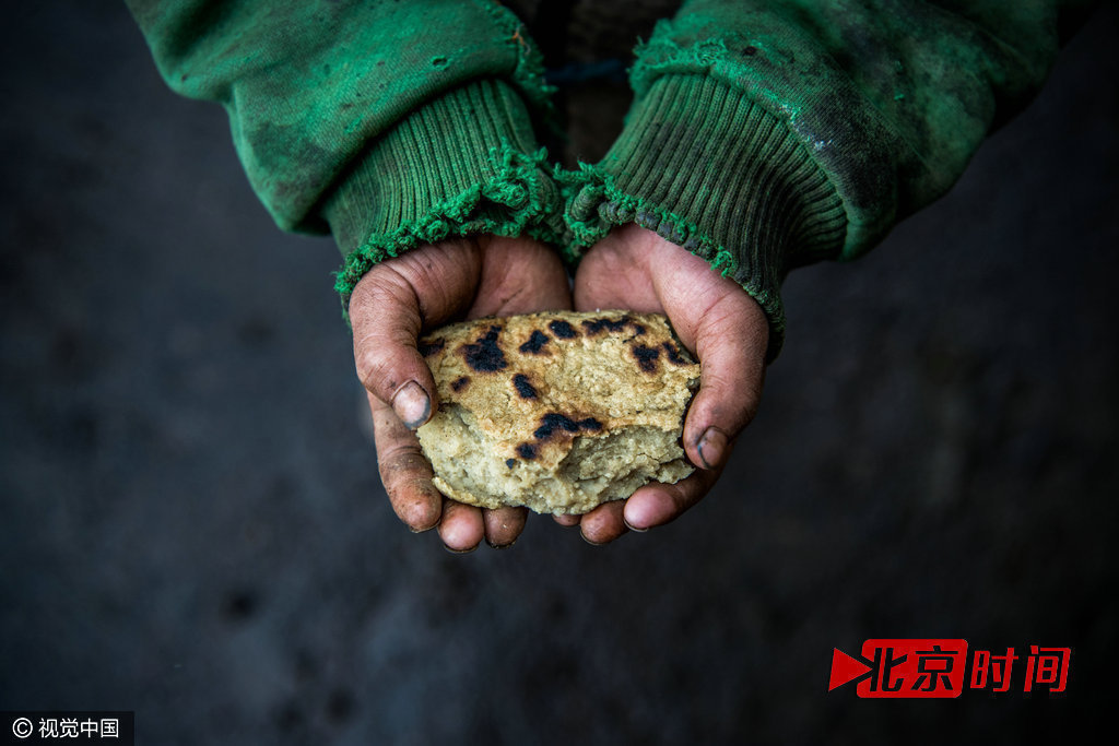 图片故事：贫困山村孩子们的三餐