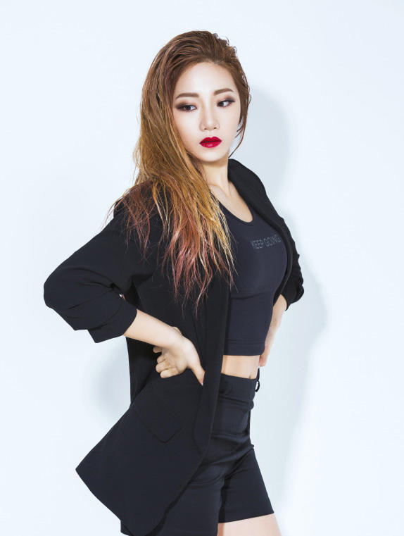 韩国最火女健身教练晒私照 网友纷纷不淡定了