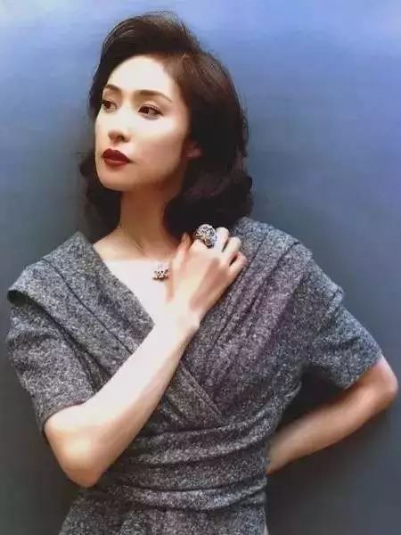 天海佑希一个可以把任何人掰成回形针的女人——INTO喜歡