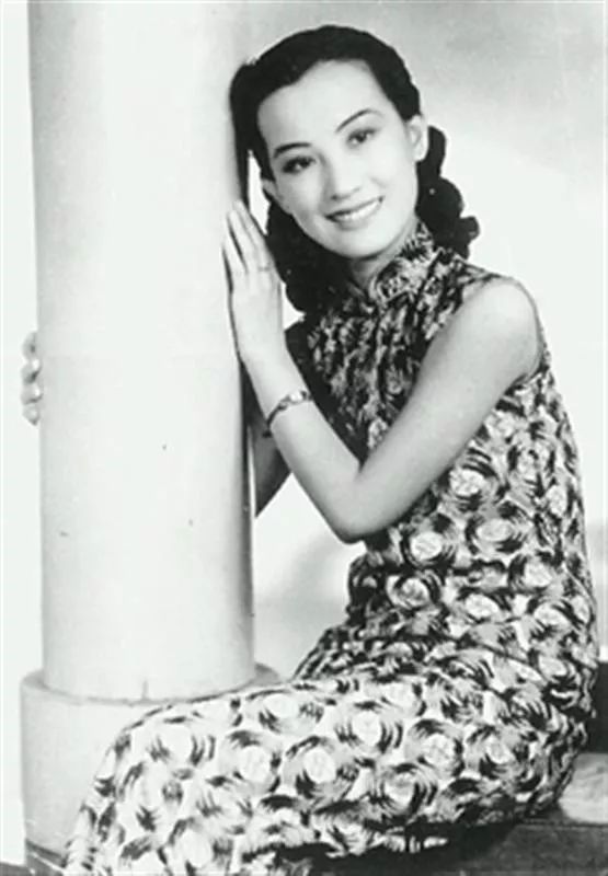 《和平鸽》时,其中有一场给伤员验血的戏,看着冰冷的针头,鲜红的血袋