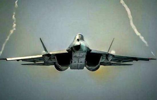 苏57不惧美军F22战机,美专家:苏57根本不是对