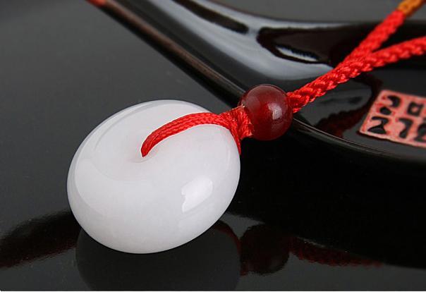 女人什么年龄适合戴玉?什么玉好 ?有什么讲究