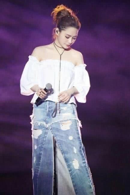 贾静雯穿牛仔裙车祸现场,杨幂仙气,佟丽娅厉