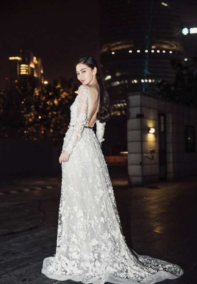 盘点杨颖的露背礼服,第一个性感,最后一个梦幻