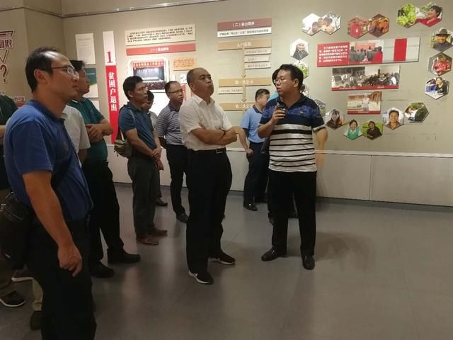 琼中县组织领导干部外出考察取经 助力脱贫摘