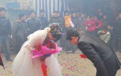 怀胎八个月检查出胎儿畸形,家人让我引产,我坚