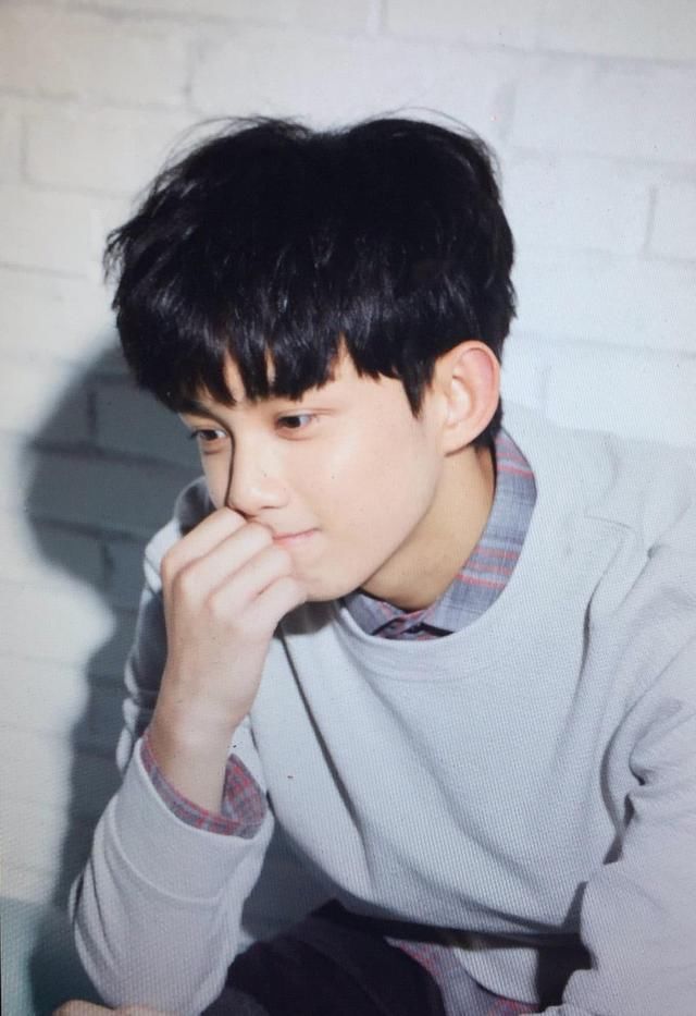 被成龙古天乐捧在手心的他,如今不仅没长残,还成为了一枚小正太