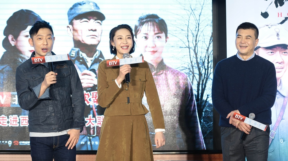 《河山》剧组走进社区 王新军领唱经典红歌嗨翻全场