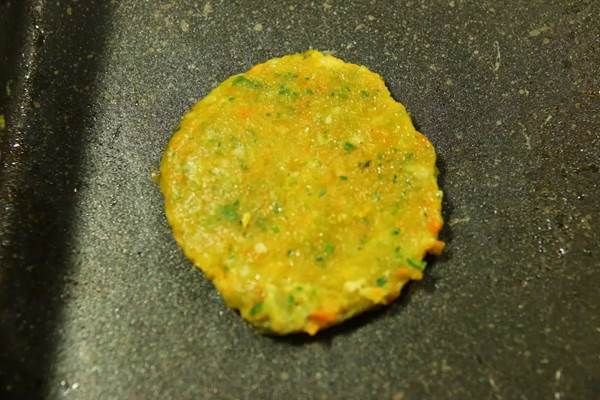 健胃消食松软蔬菜小饼制作方法,适合8个月以上