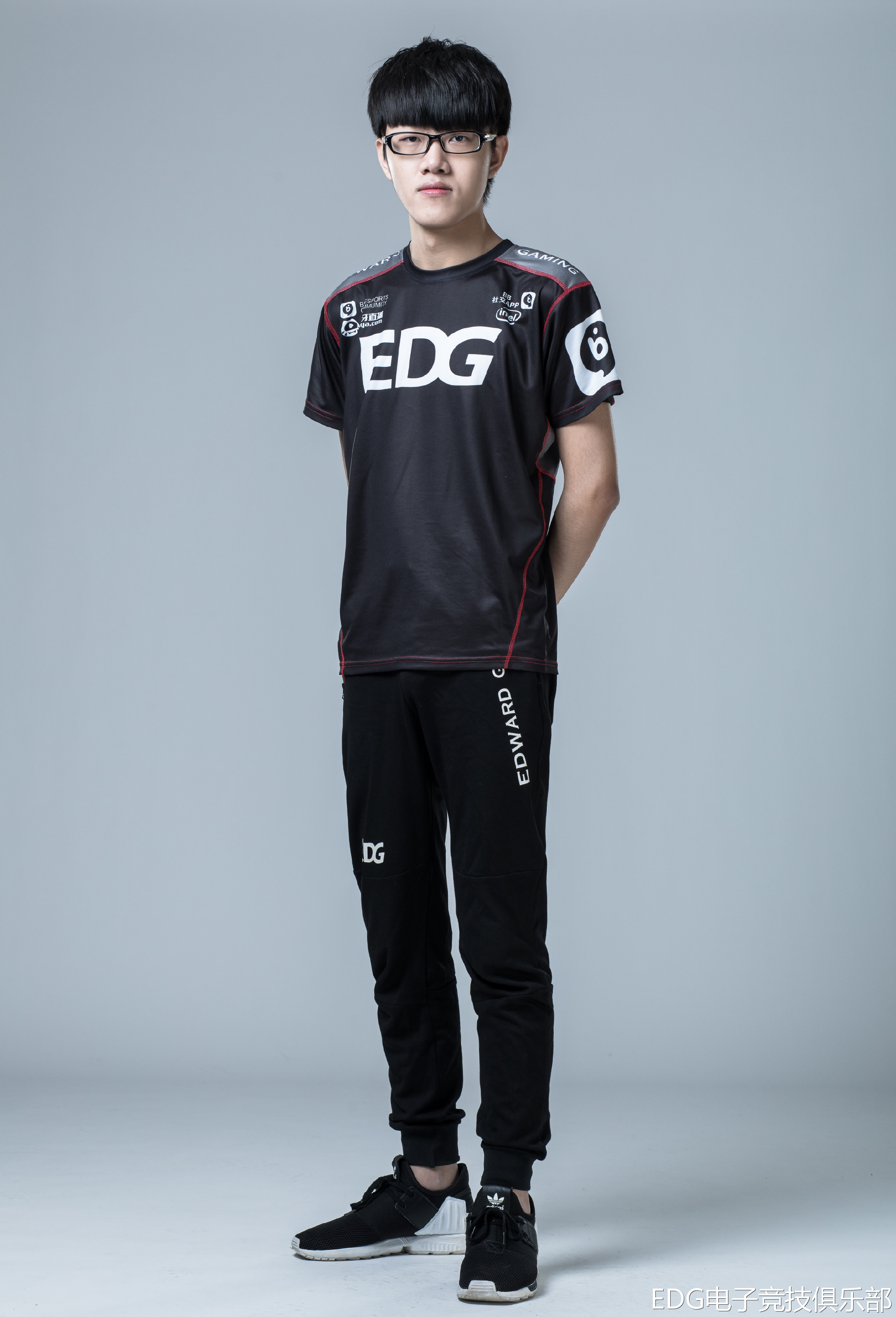 附:edg minn个人资料姓名:黄敏敏id:edg minn位置:上单生日:1997.12.