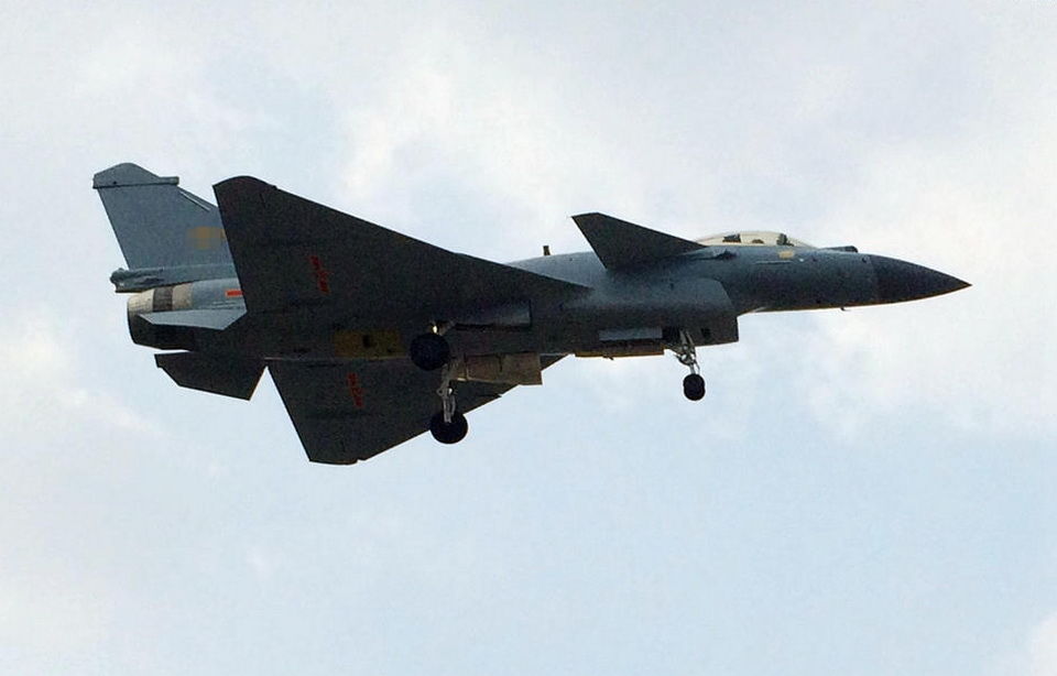 歼-10B战机换太行发动机 值得高兴