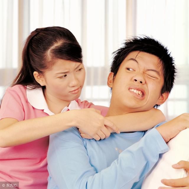 和女孩约会,如何逗女孩开心的方法