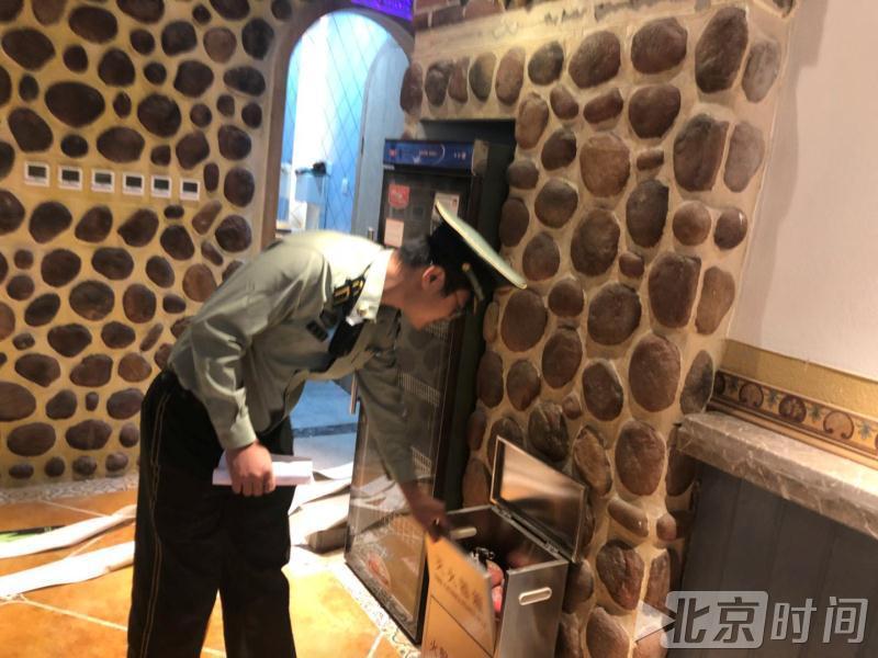 西站地区开展地毯式服务提升人员密集场所消