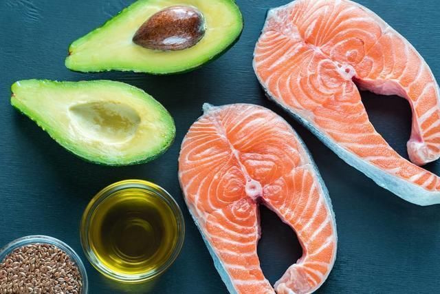 2岁男童吃了奶奶的饭险丧命,妈妈还没说啥,奶