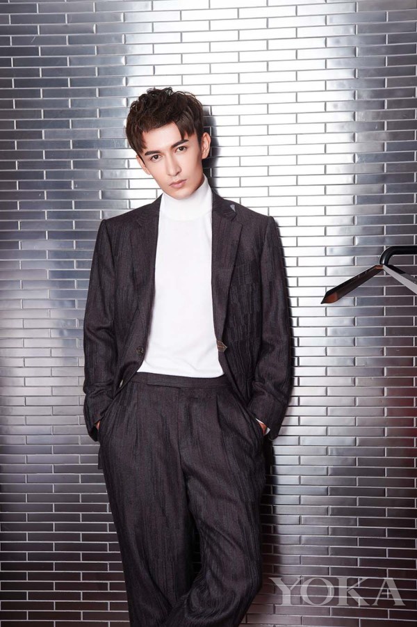 米热出席时尚盛典 斩获"年度新生代男艺人"奖