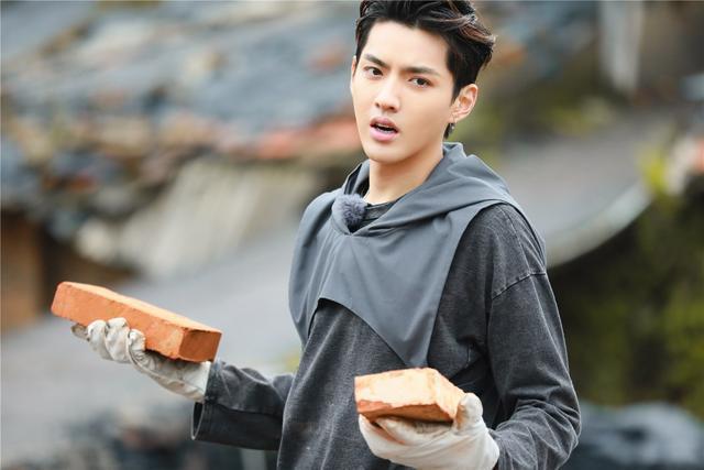 当吴亦凡女友太幸福,小爷看情书会抿嘴笑,反手