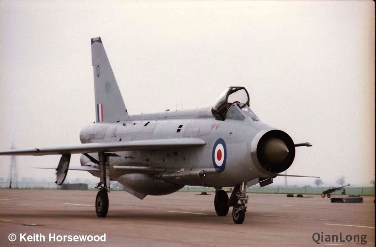 训练中的英国闪电战斗机 在英军中服役了足足