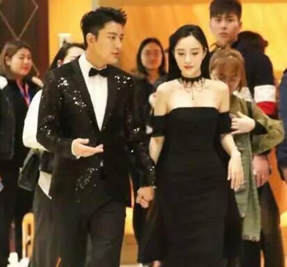 贾乃亮携李小璐现身,李小璐一件低胸装秀出完