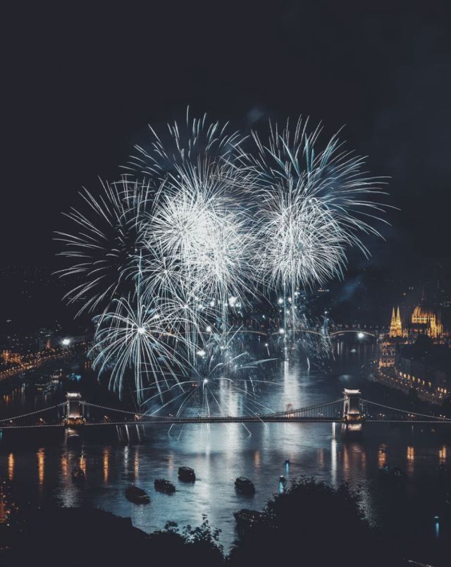 香港女记者直播被强吻!一笑置之还是据理抗争