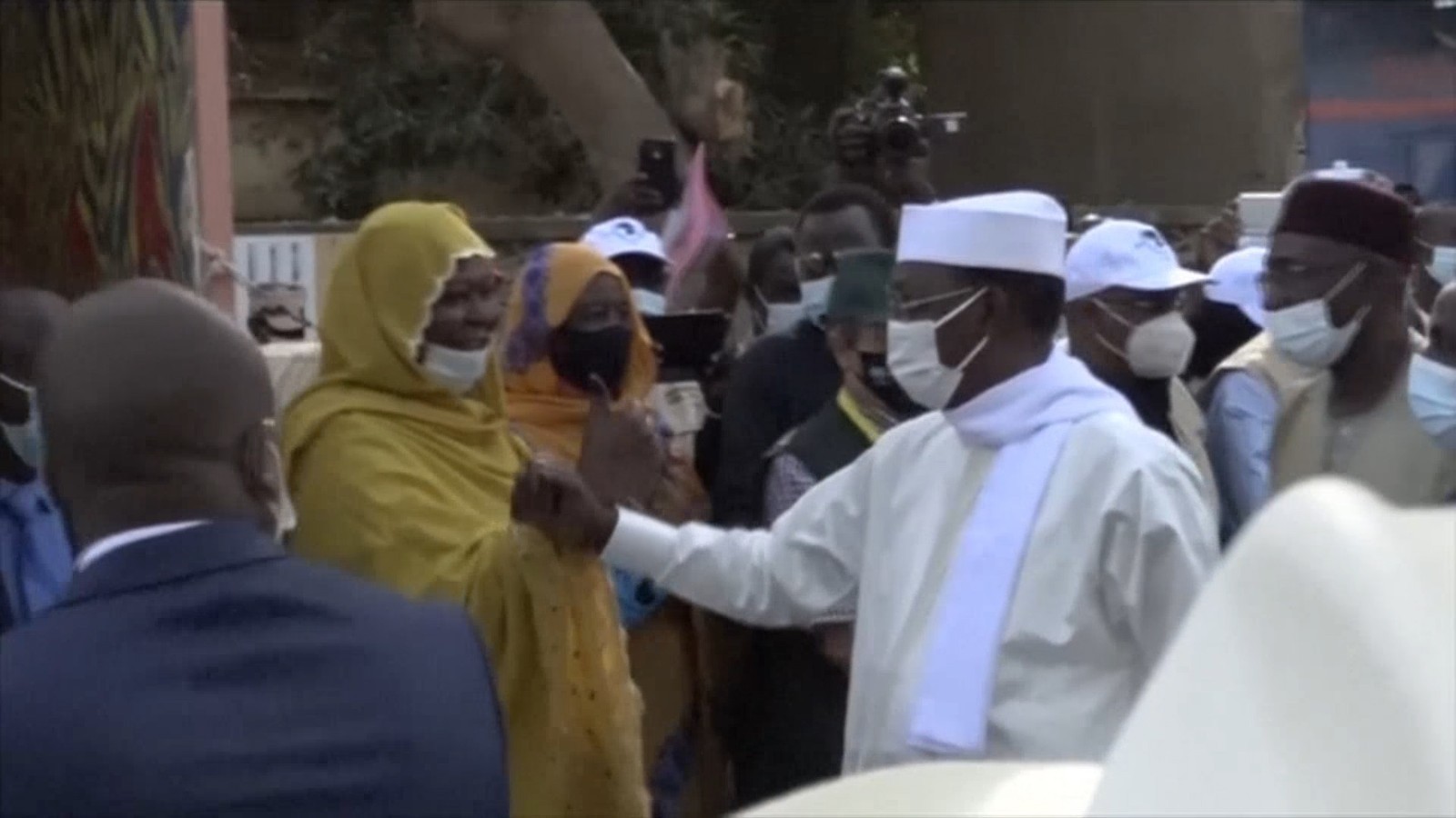 乍得总统前线负伤去世 其子出任军事过渡委员会主席 乍得总统前线负伤去世 其子出任军事过渡委员会主席