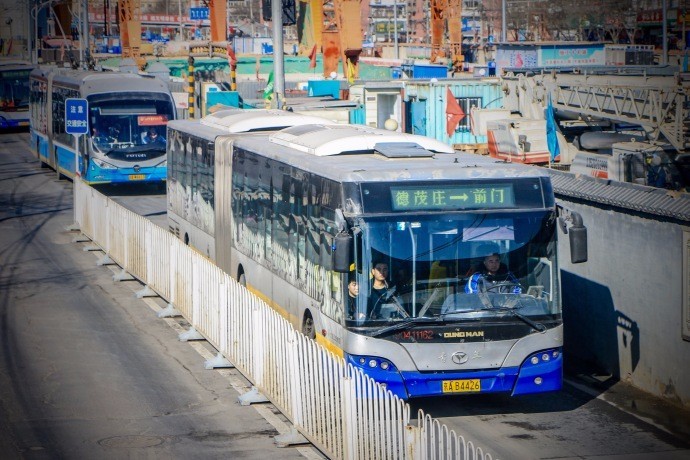 十一期间“高铁快巴”试点运行动态线路 乘客选站点 公交送回家