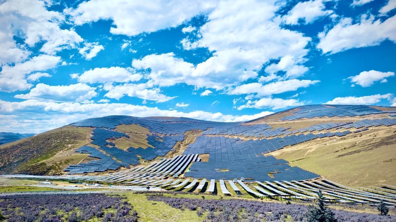 全球最大海拔最高的水光互补电站投产