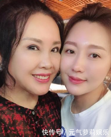 本以为赵本山的女儿长大美出天际,看到潘阳才