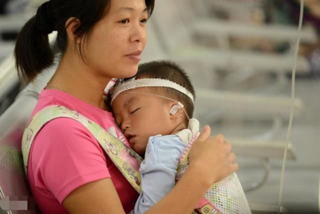 全国流感爆发,2岁宝宝高烧4天4夜,家长心力憔