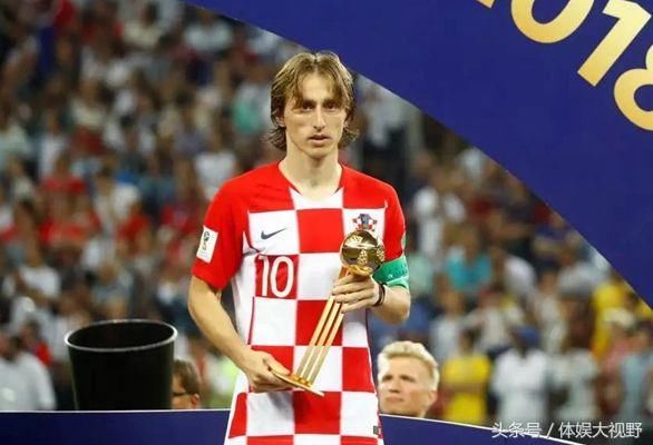 梅西后C罗也要栽了!球迷支持率不足一半,莫德