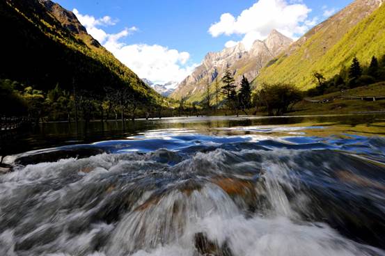 【中国梦·实践者】阿坝州小金县灾后重建:依托优势资源 打造精品旅游村寨 【中国梦·实践者】阿坝州小金县灾后重建:依托优势资源 打造精品旅游村寨