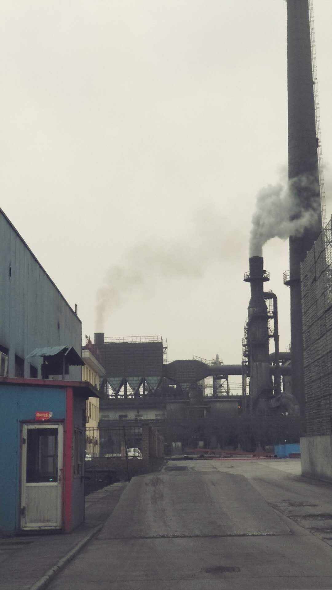 山西平遥煤化集团工业园污染猖獗 当地环保局
