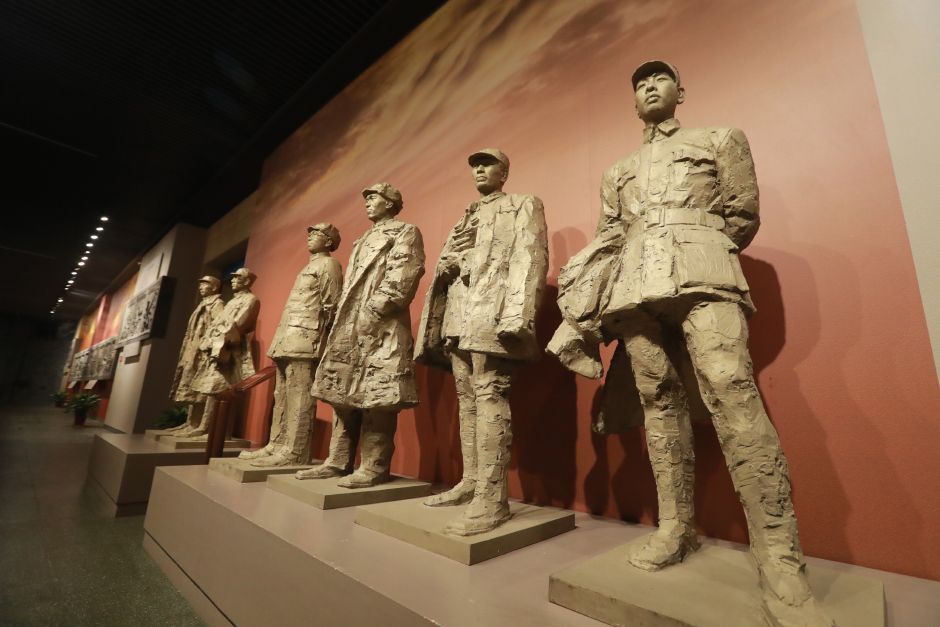 图为沂蒙革命纪念馆内的革命英雄雕塑。大众网记者 王长坤 摄