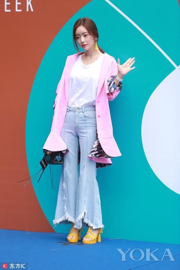 卷裤脚已经out了,这些好看的裤脚你舍得卷么?