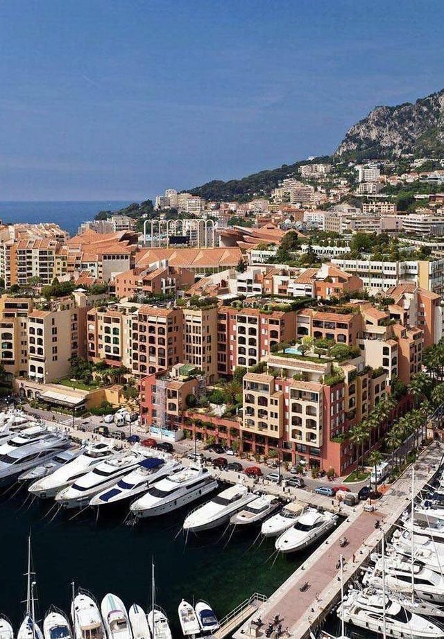 全世界人均收入最高的国家,比迪拜富十倍