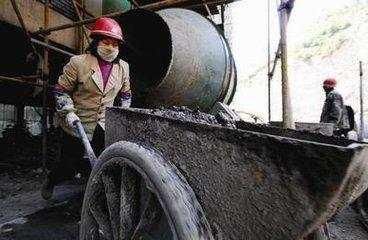 建筑工地上的女工,告诉你什么叫女人能顶半边