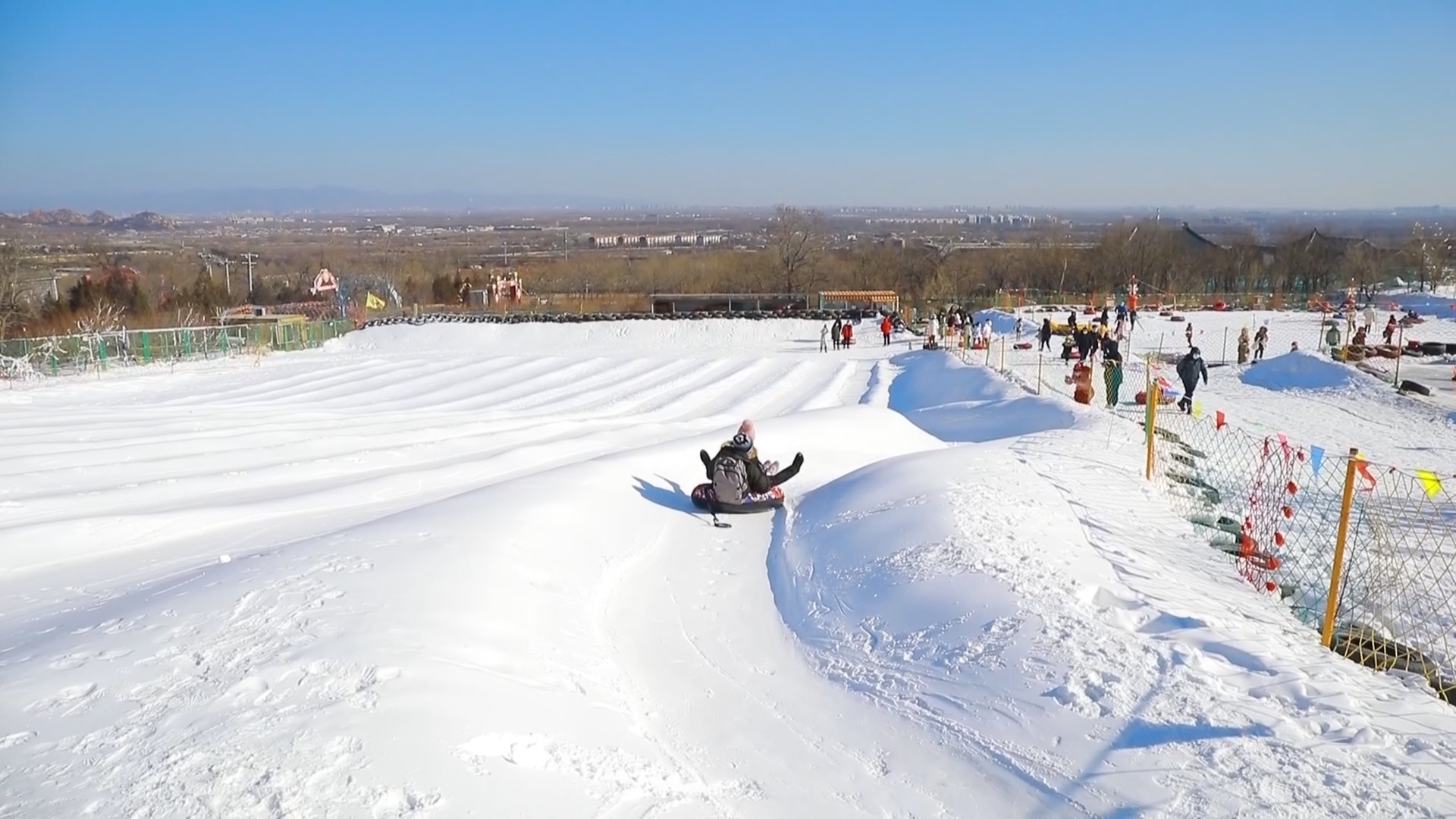 快来北京凤凰岭自然风景区冰雪乐园打卡吧!