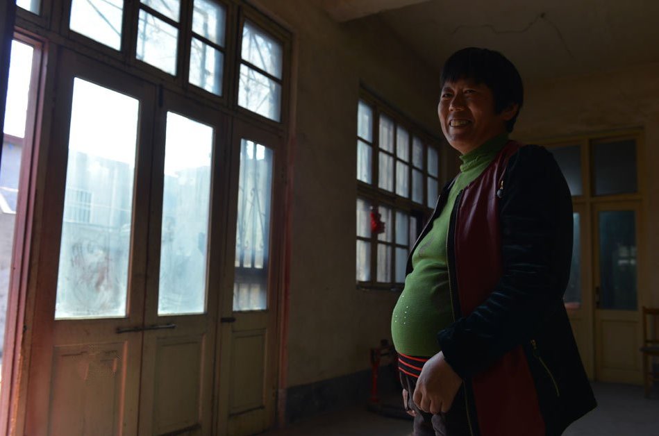 农村45岁孕妇去医院生孩子,提前和丈夫来到儿