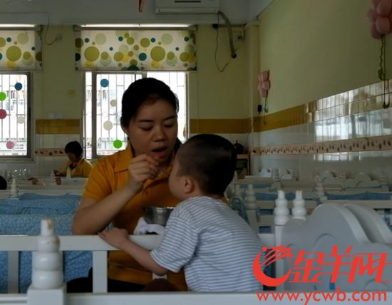 【中国梦•践行者】她用16年青春,当好1400多名孤残儿童的“妈妈” 【中国梦•践行者】她用16年青春,当好1400多名孤残儿童的“妈妈”