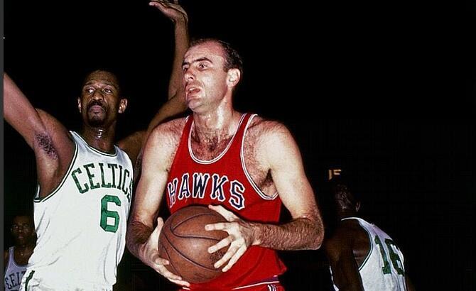 历史上的4月22日:乔丹八夺得分王超越张伯伦